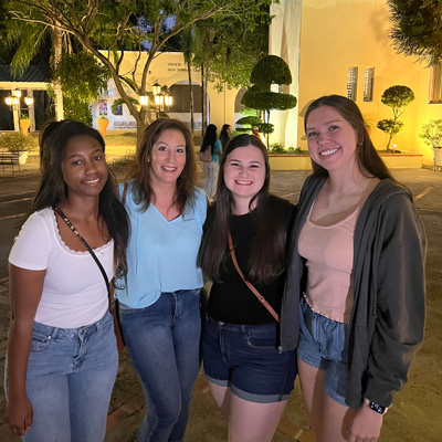 group photo Emily Apolinaro